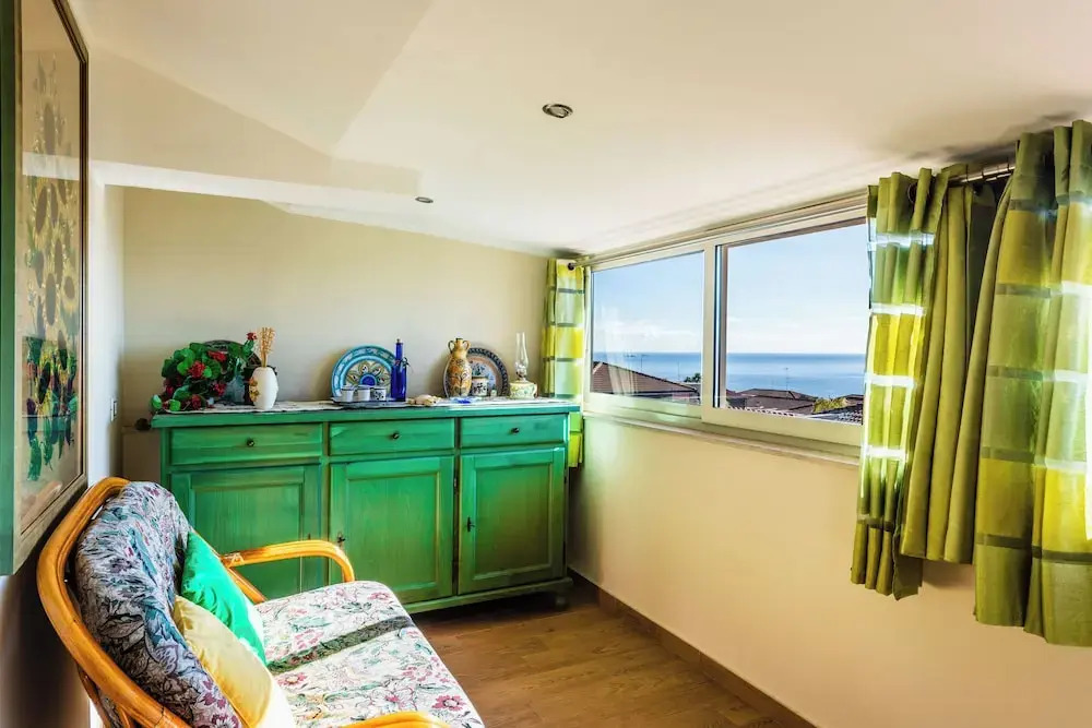 Golden Park Apartment with Terrace