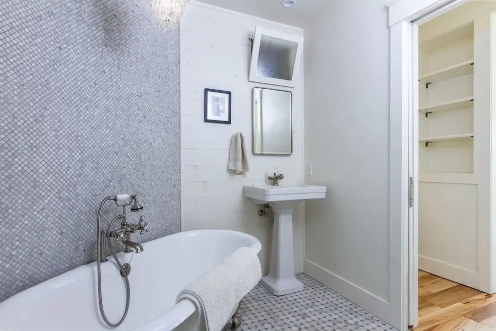 3br W/ Hot Tub, Patio & Ocean View, Close To Beach 3 Bedroom Home
