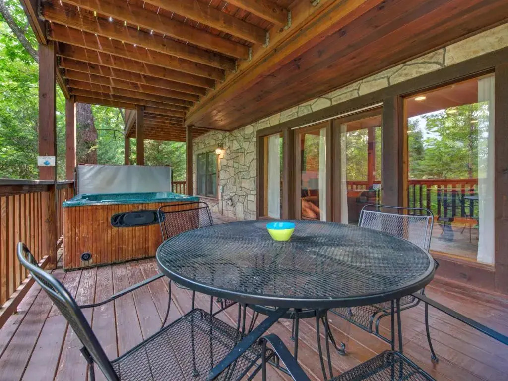 Above the Clouds, 4 Bedrooms, Pool Access, Private, Gaming, Sleeps 16