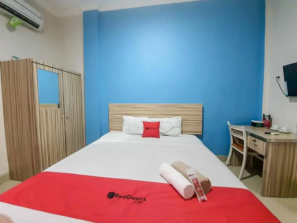 RedDoorz near Jalan Kolonel Haji Burlian Palembang