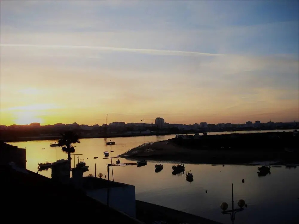 Waterfront, big Terrace, hot tub & 200 m to Beach