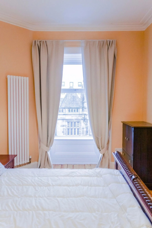 Newly Furnished Flat on Leith Walk, Sleeps 4