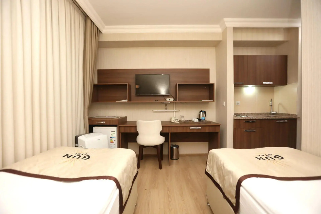 Gun Otel