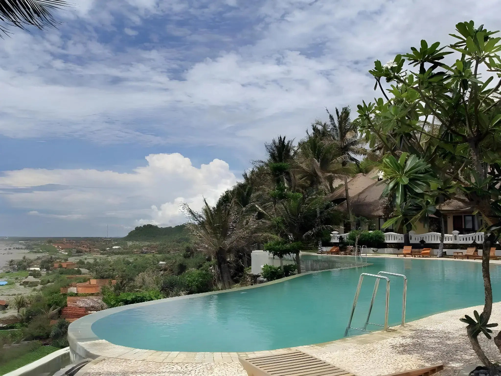 Queen of The South Resort