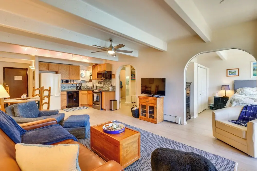 Mtn & Reservoir Views: Cozy Dillon Condo!