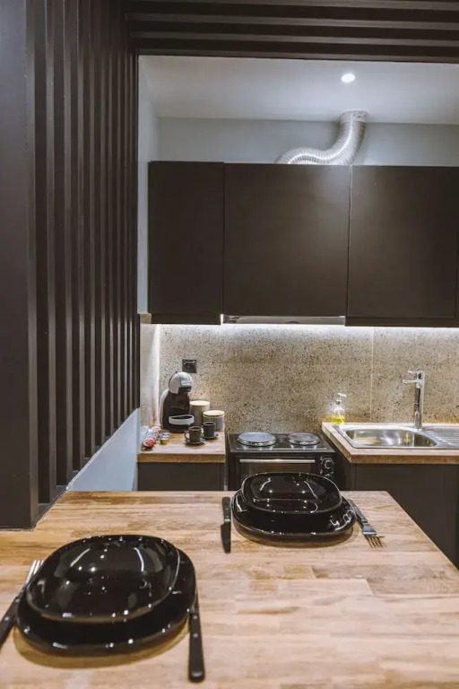 Athens Center Modern Suite