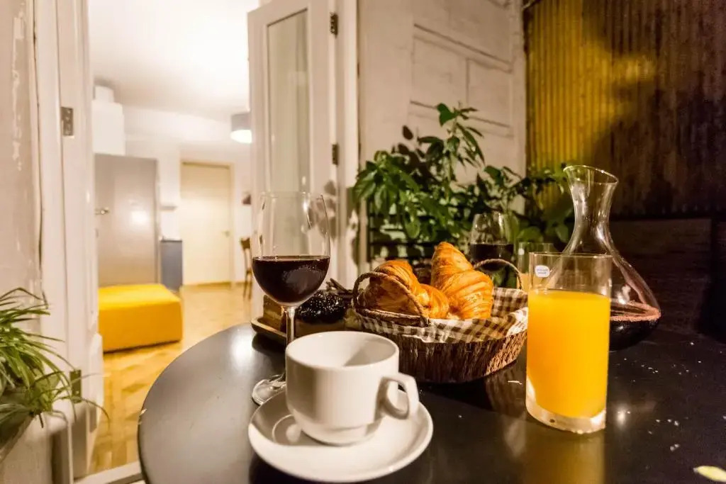 Luxury 3 BR apartment by Freedom square City Center