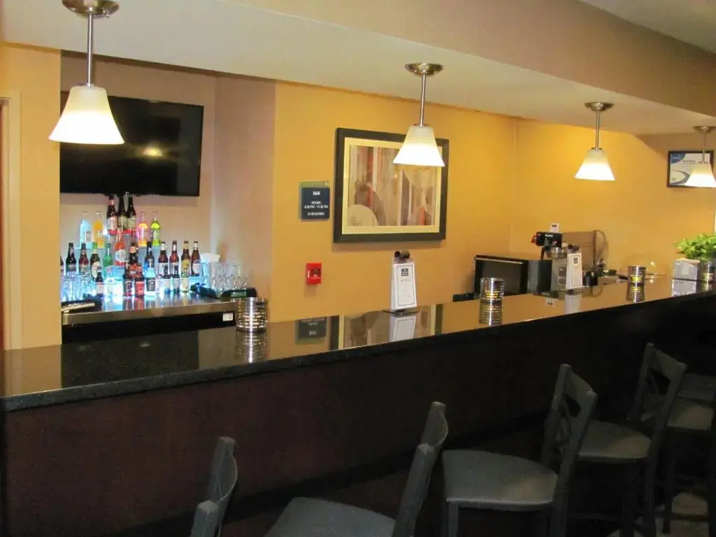 Cobblestone Inn & Suites - Ambridge, PA