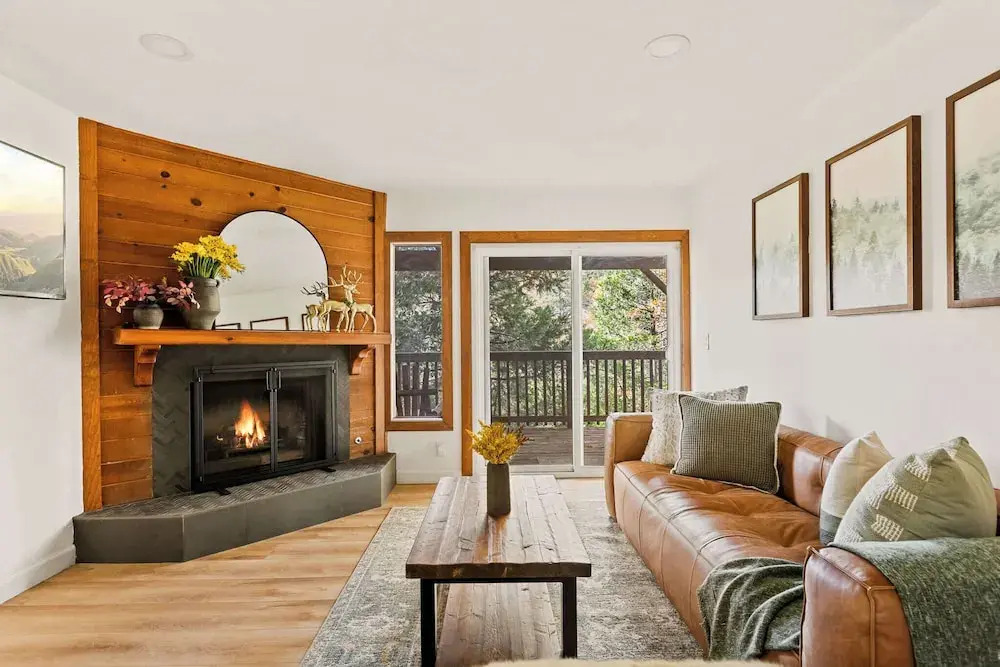 The Fancy Fox Stunning 4 BR Retreat, Min to Lake
