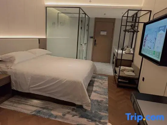 Sakura Light Luxury Hotel (Luohe Xintiandi Pedestrian Street)