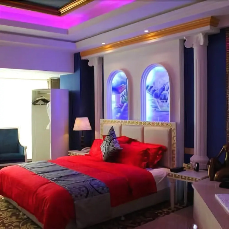 Yuebanwan Hotel (Fat Donglai at Xuchang Railway Station)