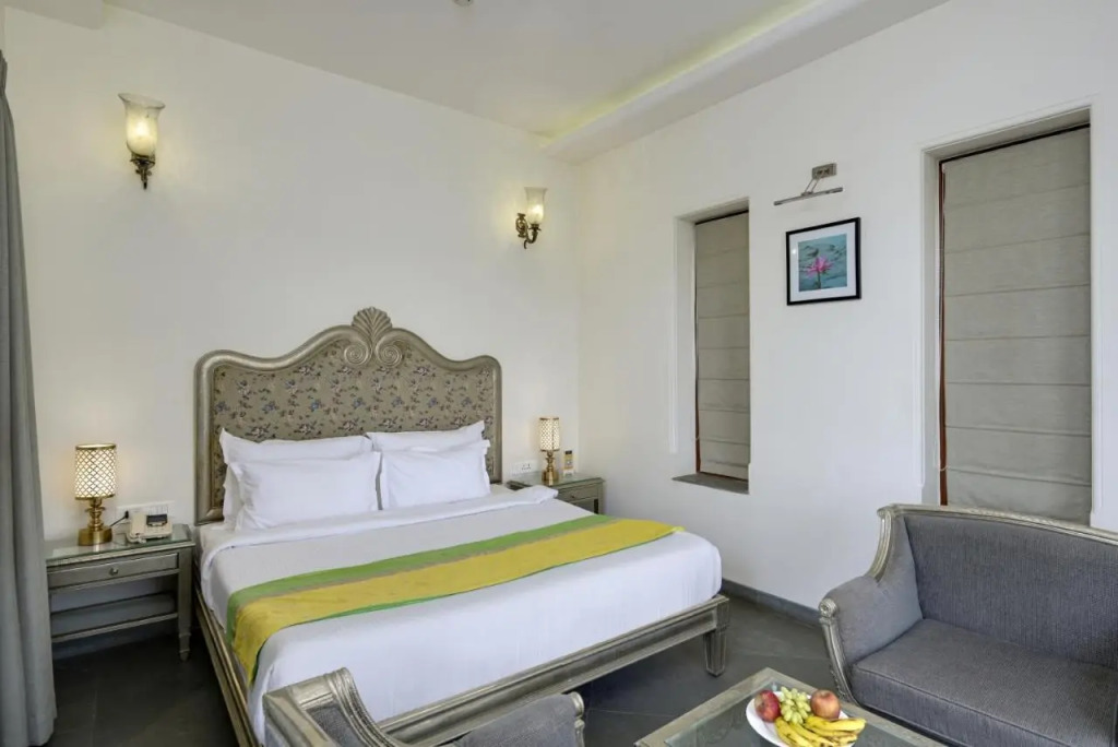 Brahma Niwas - Luxury Lake View Hotel with Infinity Pool, Udaipur