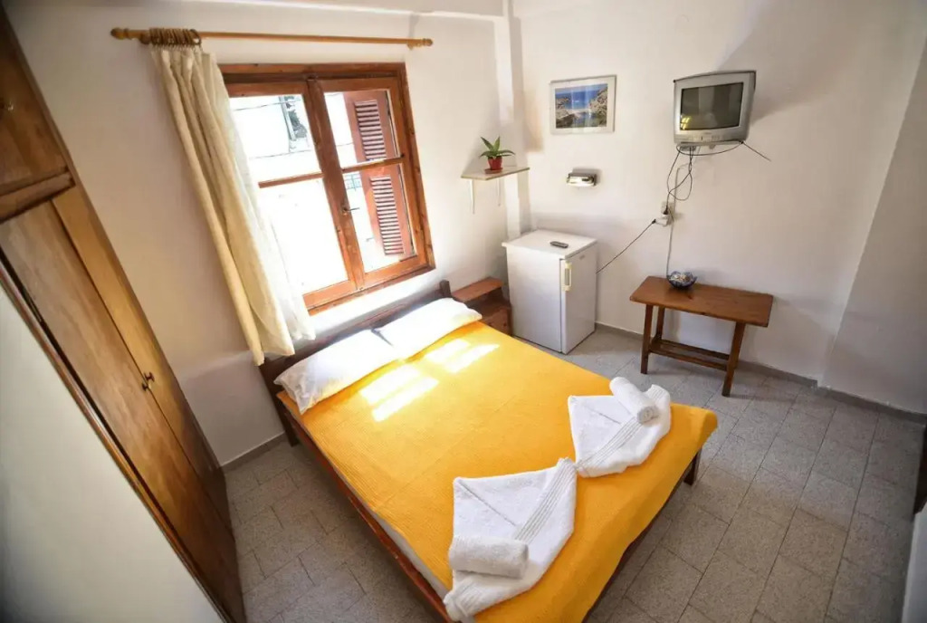 To Gefyraki Rooms