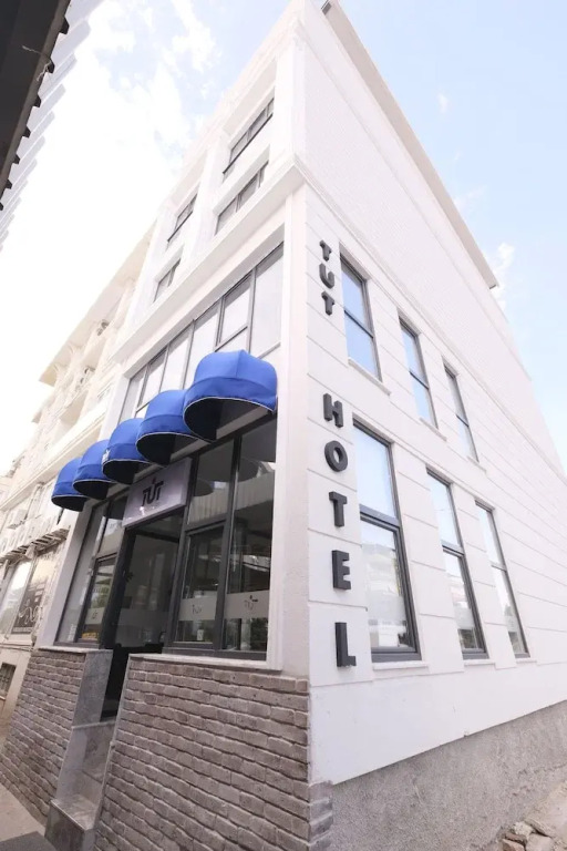 Tut Hotel