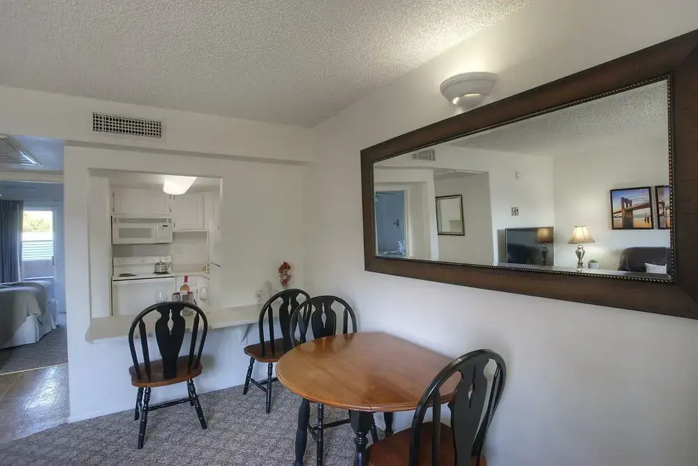 238- Fully Furnished with WiFi by RedAwning