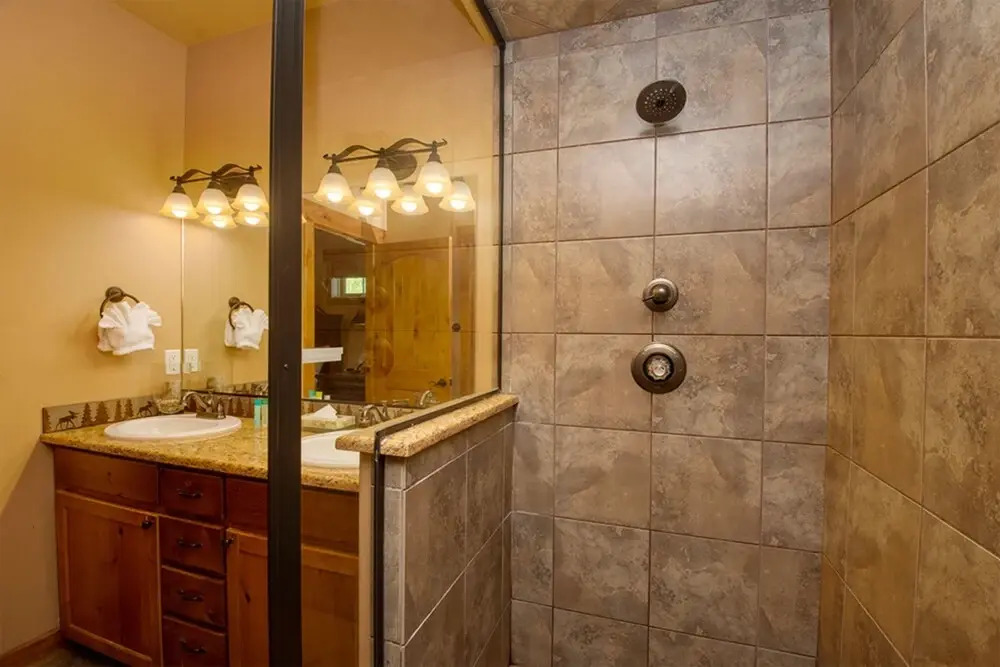 Leland Creek Home 5 Br home by RedAwning