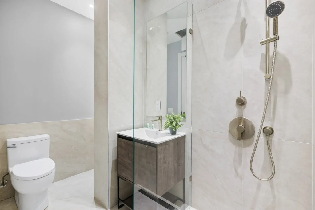 Global Luxury Suites at The Arches