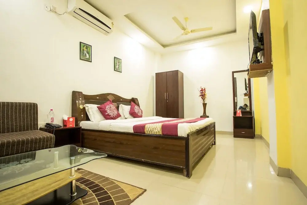 OYO 3205 Hotel New Luxury Royale