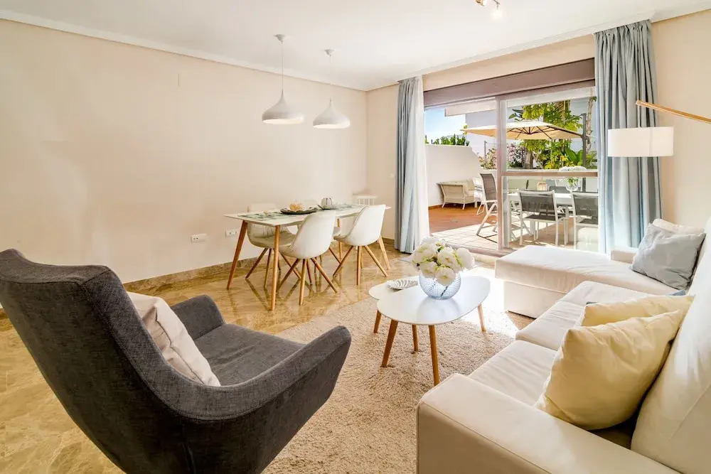 GH-Beautiful 2 bedroom apt small pool