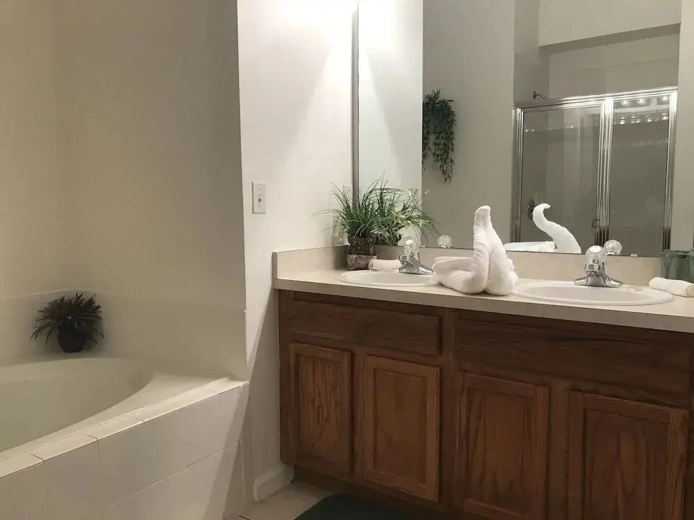 4 Br Pool Home - Gated Community - Sfm 3351