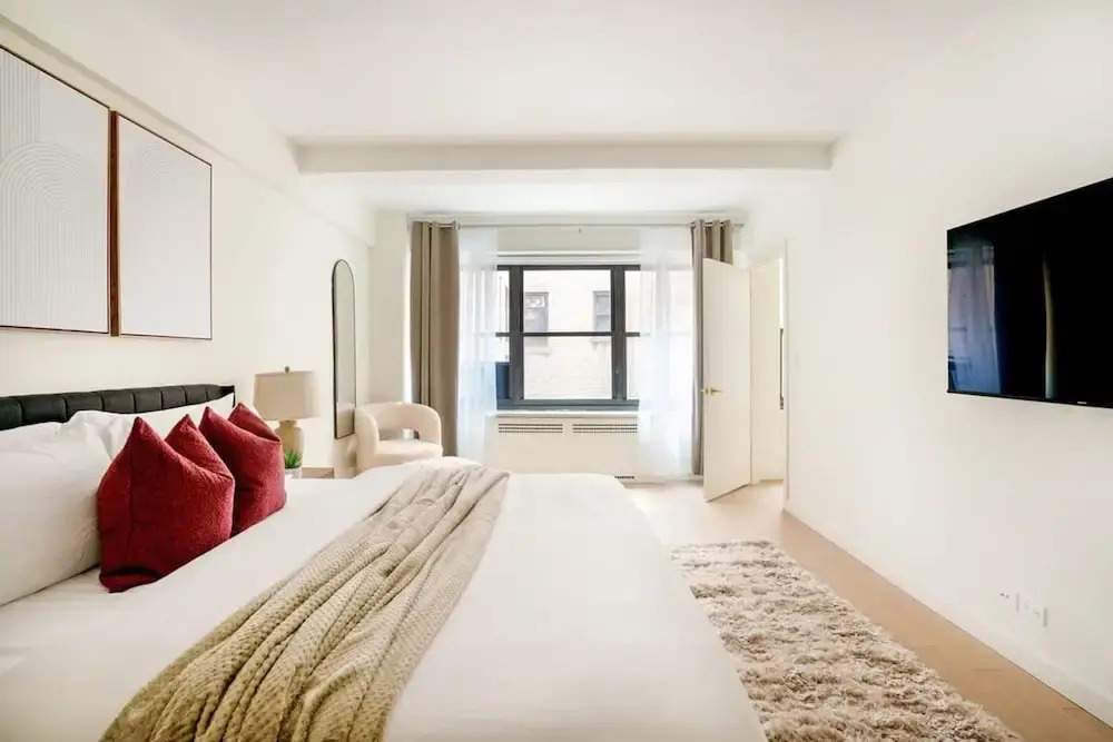 52-3de Newly Renovated 2BR BTH Midtown East