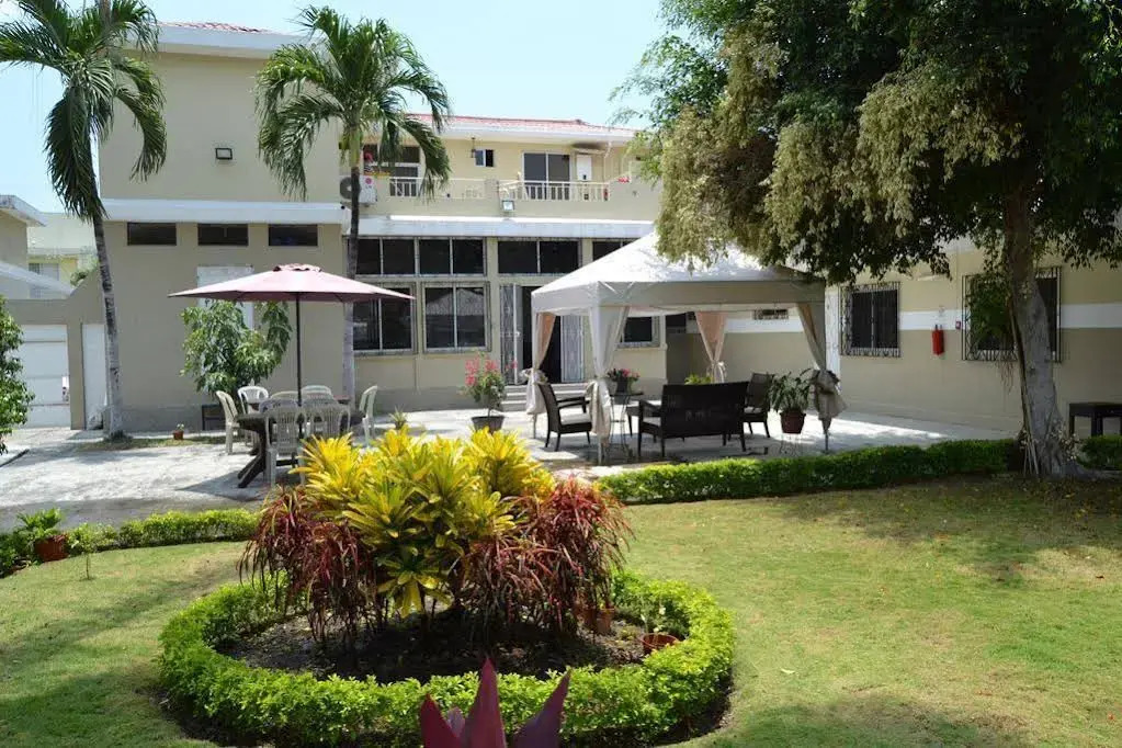 Urdesa Suites Hotel