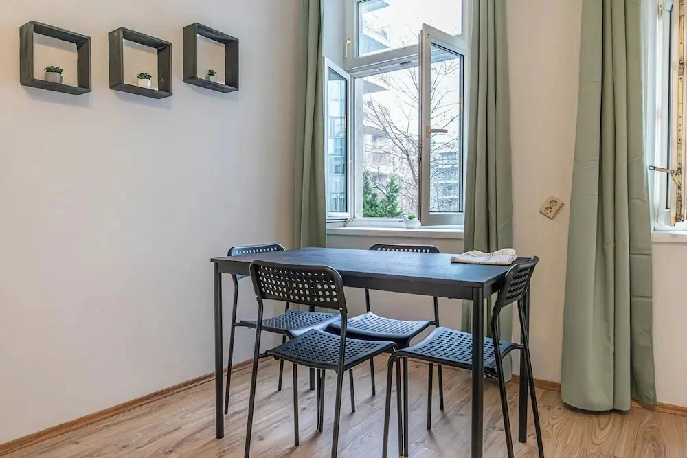 Cozy Apartment with Prater Access