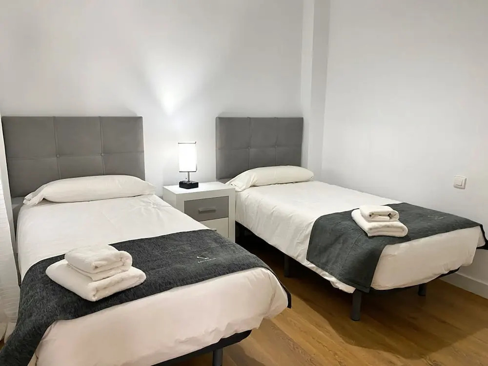 Studio 2 Bed-1 Bathroom for 3 NO Terrace F-3