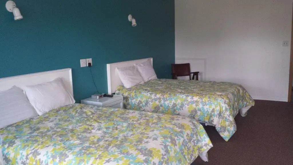 Grove Motel