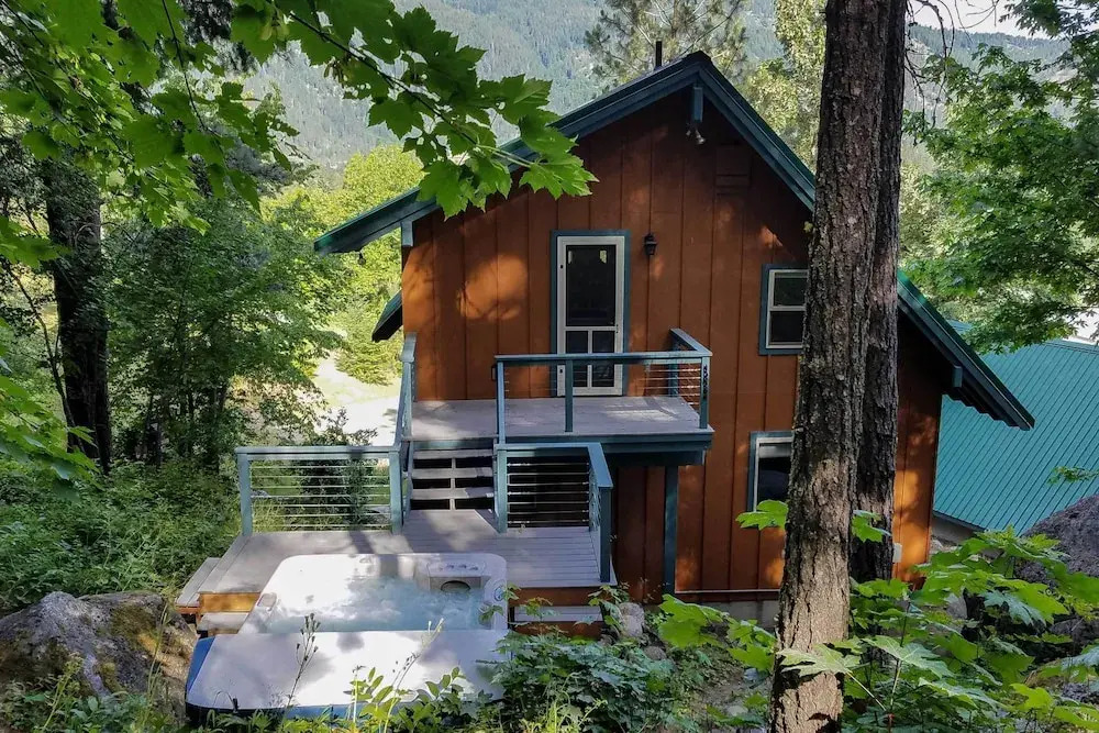 Tamarack Haus' Hot Tub & EV Charging: Walk Dtwn!