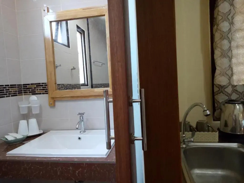 Little Guest House Hotel