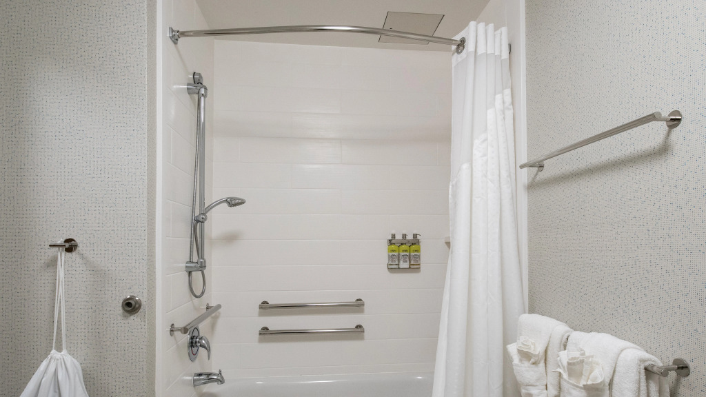 Holiday Inn Express & Suites Racine by IHG
