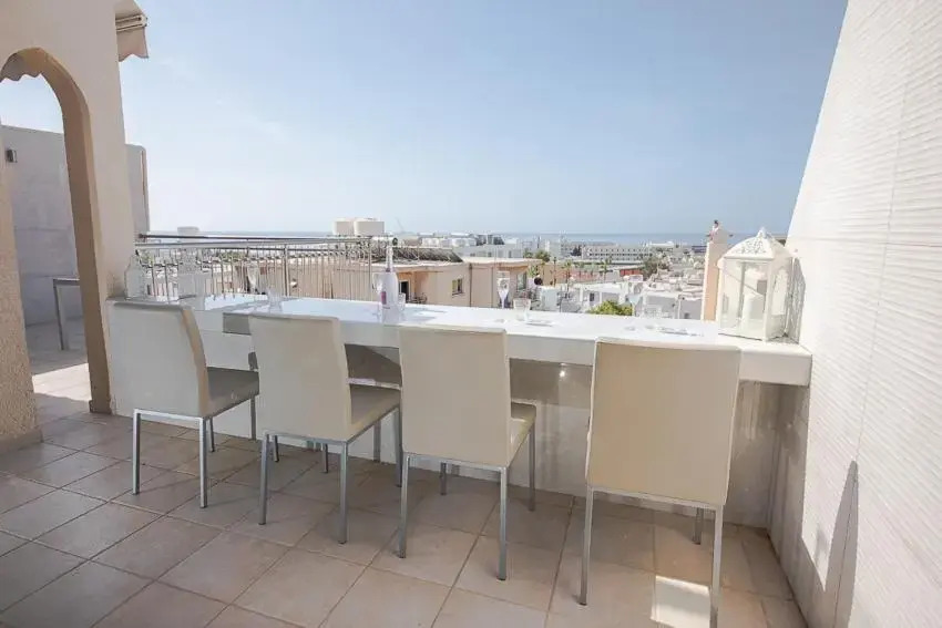 Peach Seaview 3 Bedroom Apartment