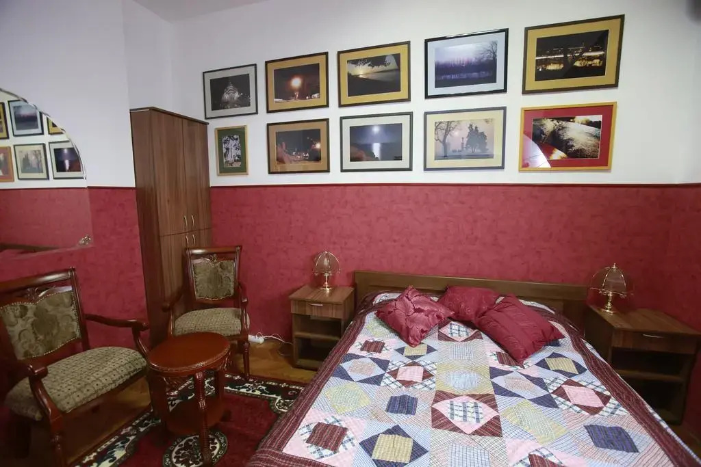 Apartment Red Rose