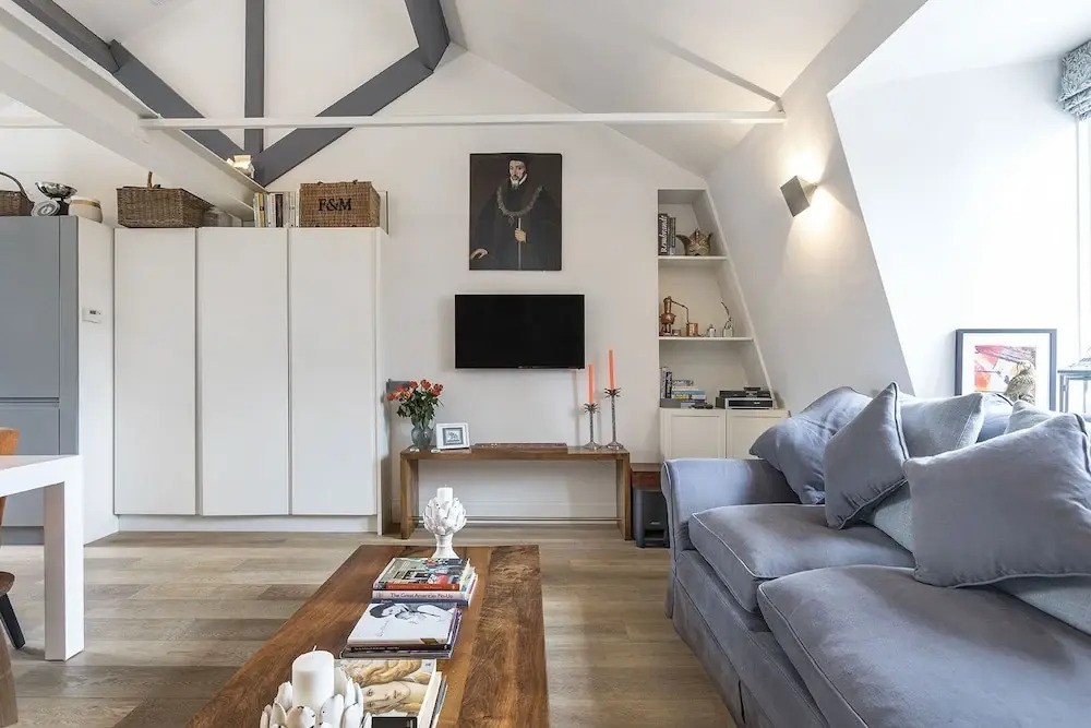 Stylish 2 bed Battersea home located just across from the famous Battersea Park