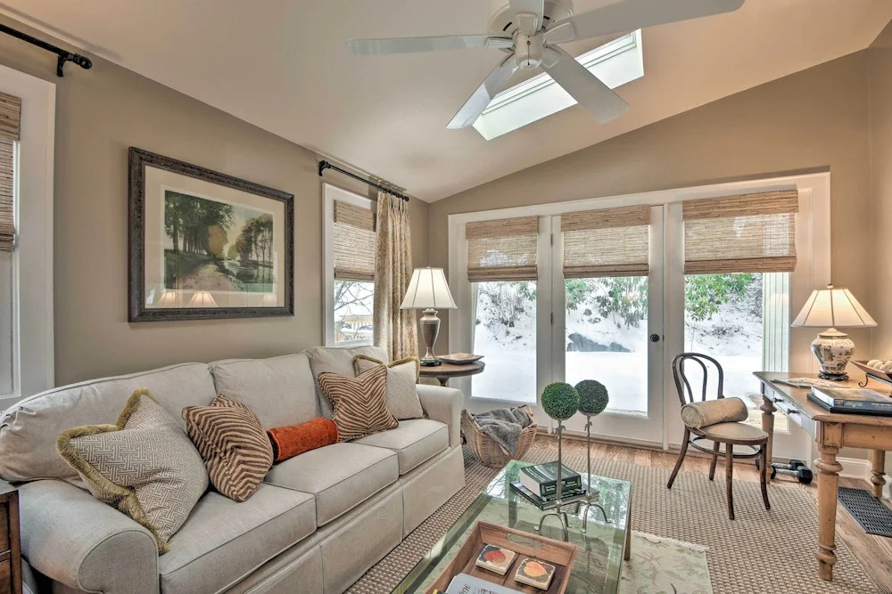 2 Living Areas + Fireplace: Mirror Lake Cottage!