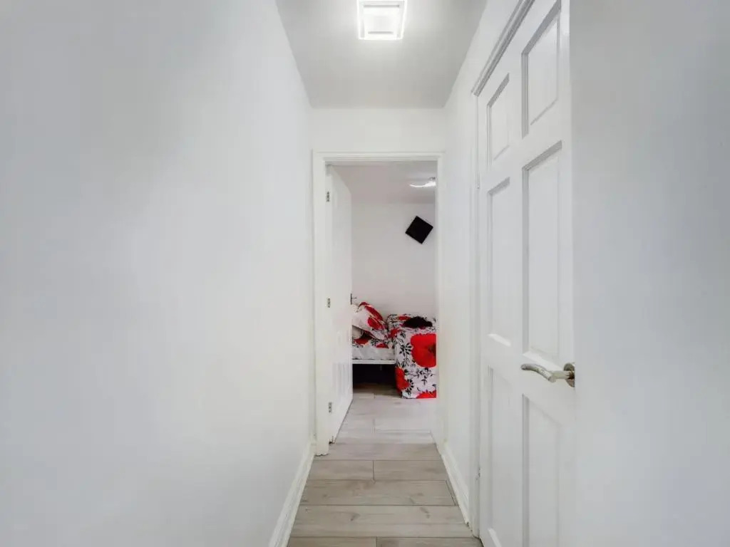 Stunning 4-bed House Fully Refurbished Modern