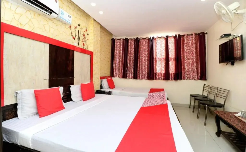 Hotel Lions Den By OYO Rooms