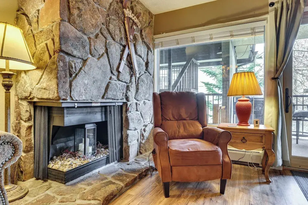 1 Mi to Marina: Frisco Condo w/ Mtn-view Balcony!