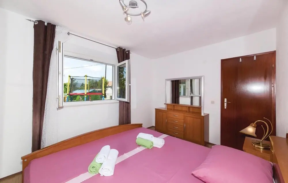 Amazing Home In Kastel Gomilica