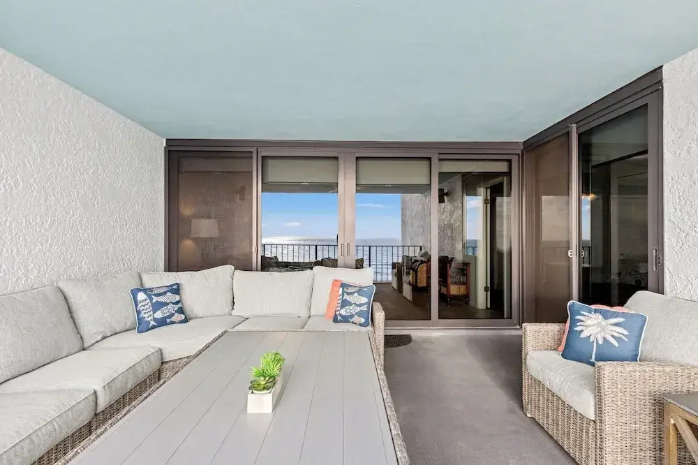 Beachfront Bliss! 2BR 2BA Stunning Views! Sleeps 8! Beach Chair Service!
