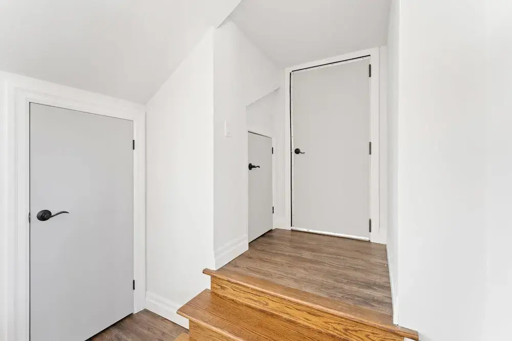 Private Studio Apartment in Burlington - U5