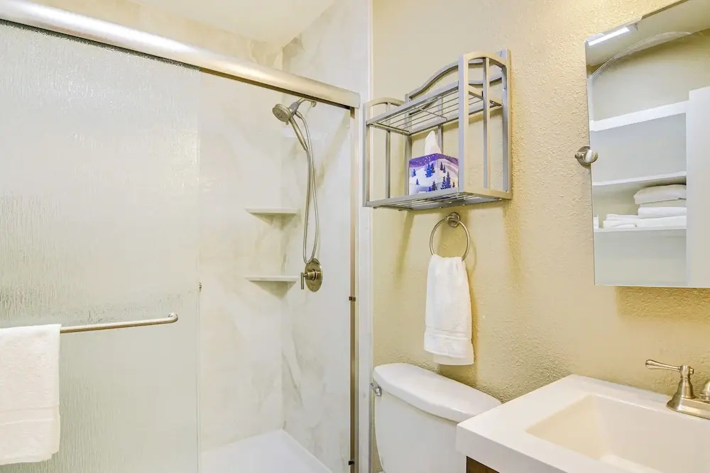 Walk to Giant Steps & Hot Tub: Brian Head Condo!