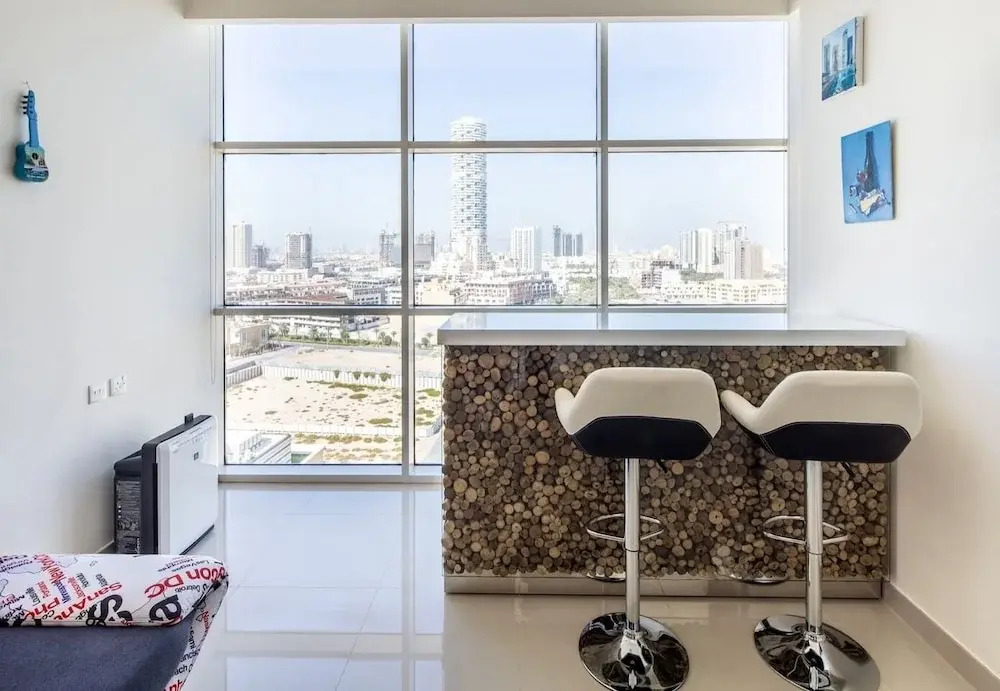 Premier 2BR Apartment in JVC Community - Sleeps 5!