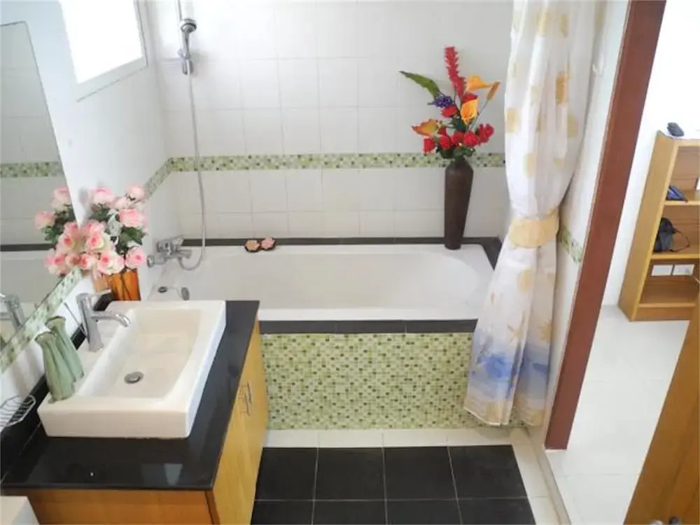 Relife Residence : 1 BR Apartment in Nai Harn