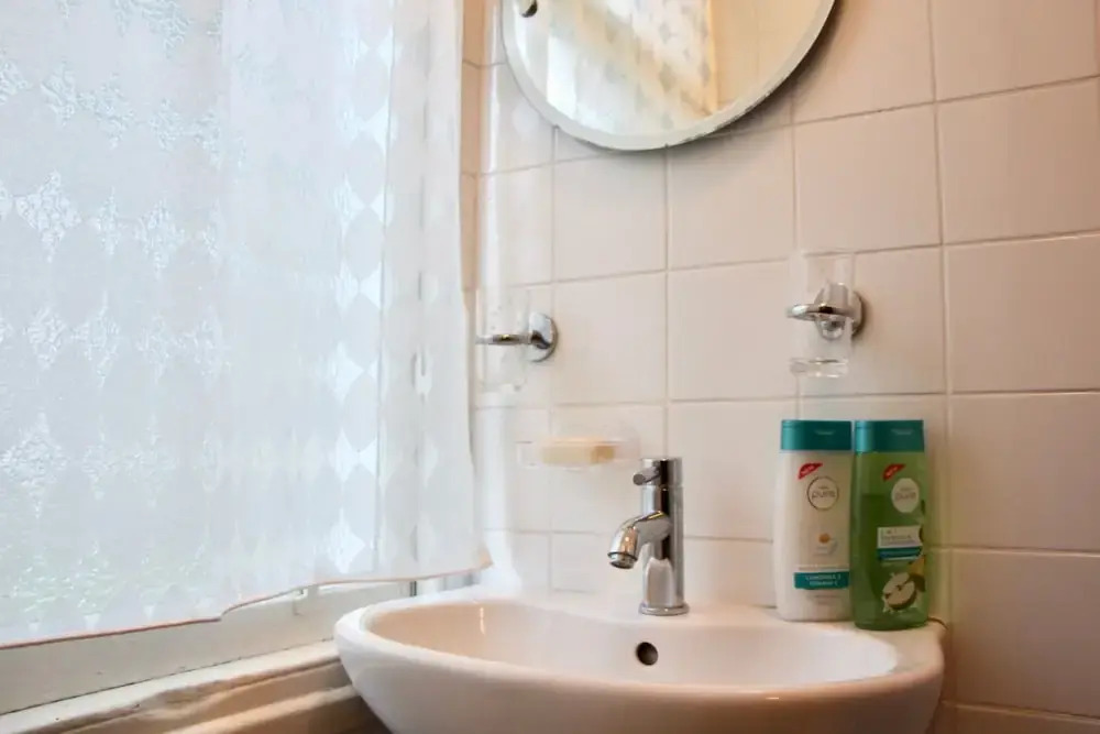 Traditional 2 Bedroom Apartment in Edinburgh
