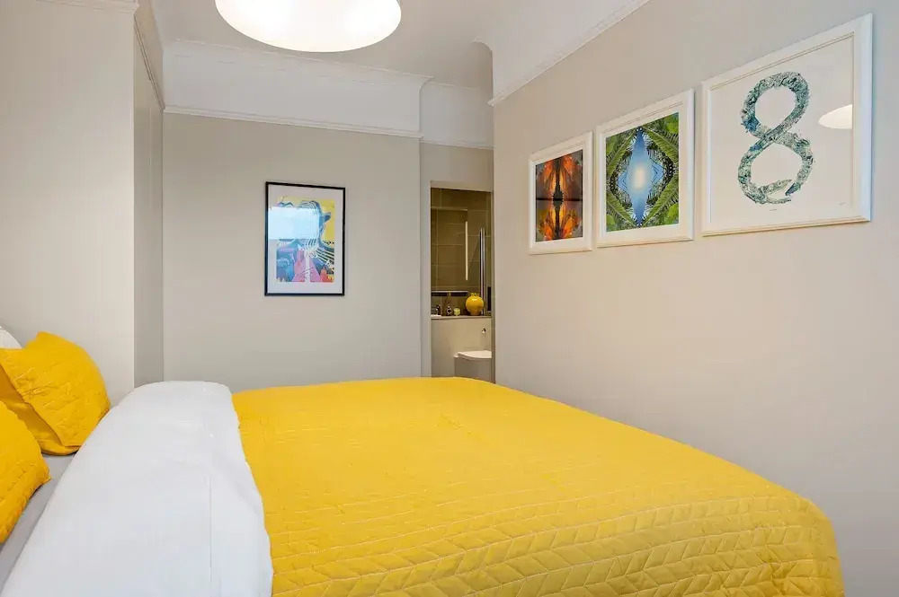 Central London 3-bed Apt, Sleeps 6, 3 Mins to Tube