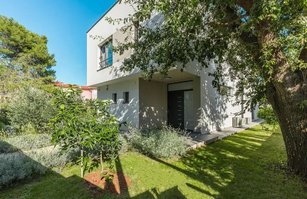 Beautiful Home in Premantura With Wifi and 4 Bedrooms
