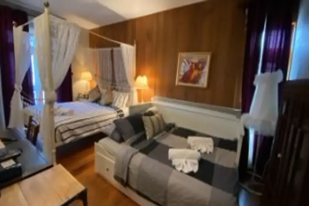 RoomQuest Rimrabeang at Amphawa