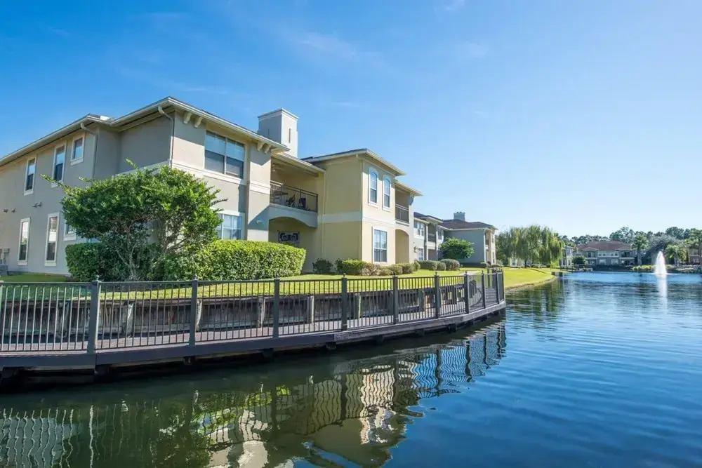 Upgraded 2 bed apt close to beaches and Mayo Clinic!
